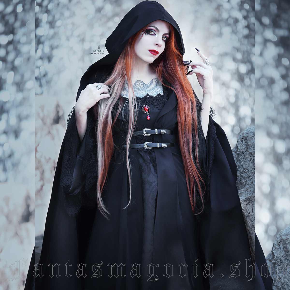 Women`s witchy black hooded long cloak.